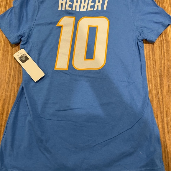 Los Angeles Chargers Justin Herbert Women’s Loose Fit T-Shirt Retails For $45 - Picture 8 of 14